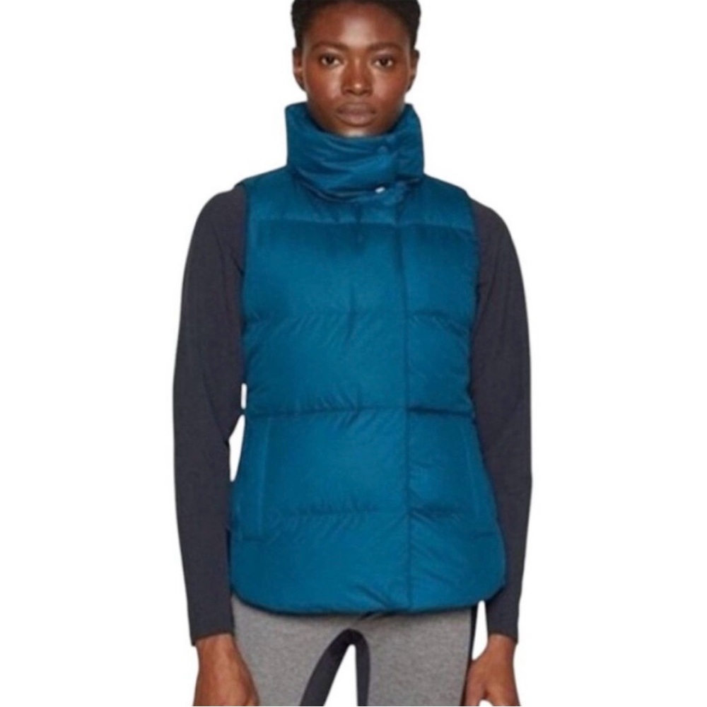 Athleta Downtown Puffer Vest Down in Dark Sardina Blue /Teal Small Semi Fitted